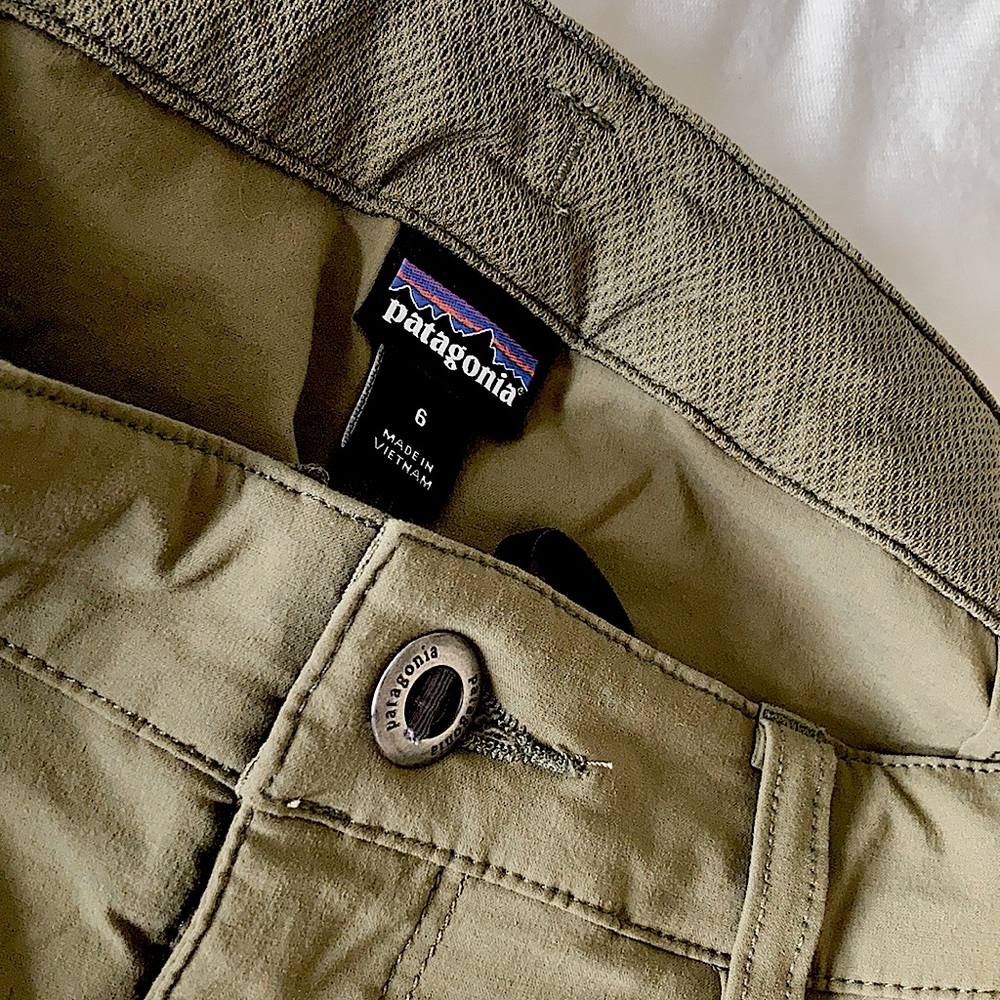 Patagonia Women’s 5” Quandary Hiking Shorts, in Fatigue Green, Size 6